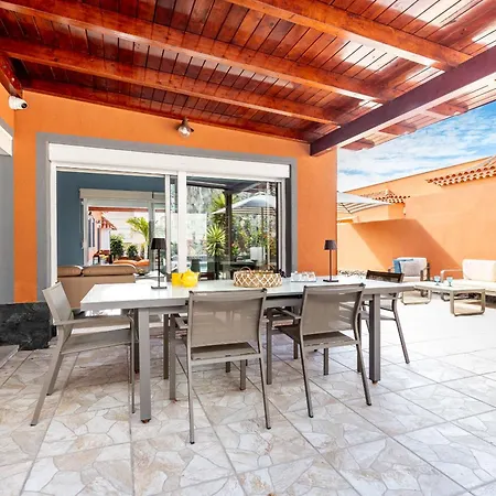 Cornelia فيلة أذيخي