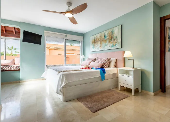 Cornelia فيلة أذيخي